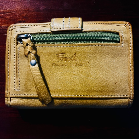 Fossil Tan Leather Wallet - Picture 2 of 5